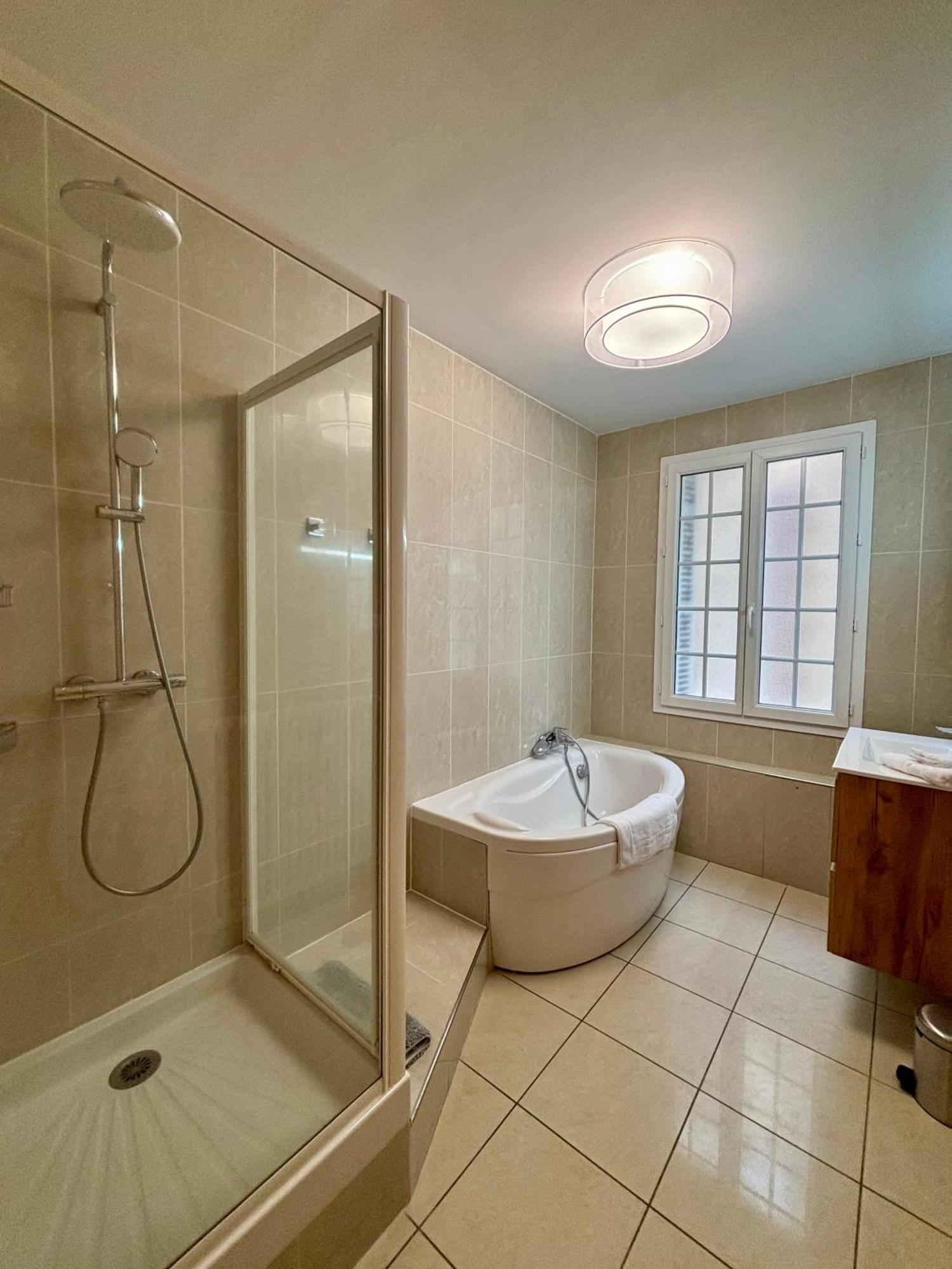 Appartement Mermoz Vue Mer, Parking *